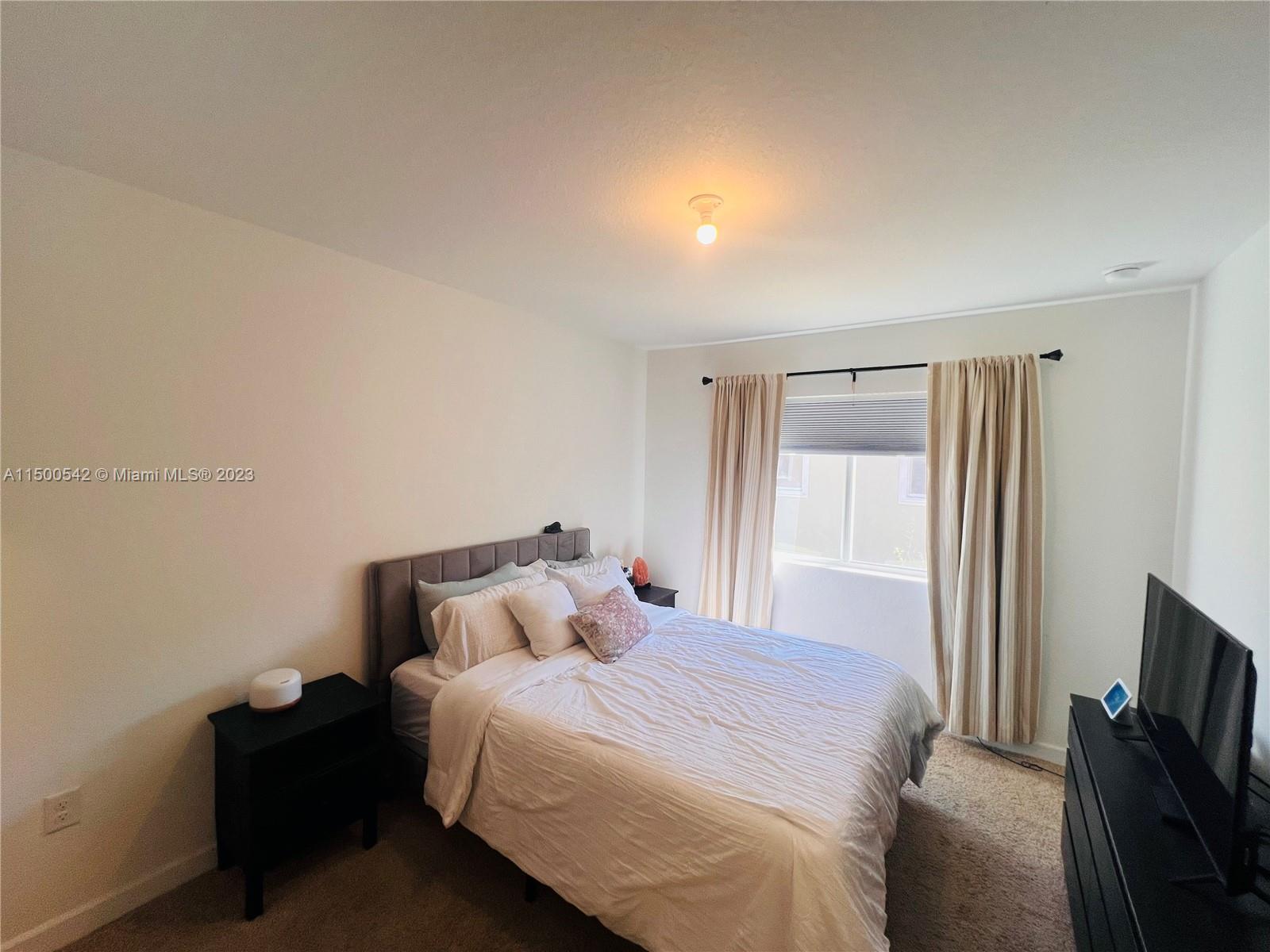 2430 SE 10th Ct, Homestead, Florida 33035, 4 Bedrooms Bedrooms, ,3 BathroomsBathrooms,Residentiallease,For Rent,2430 SE 10th Ct,A11500542