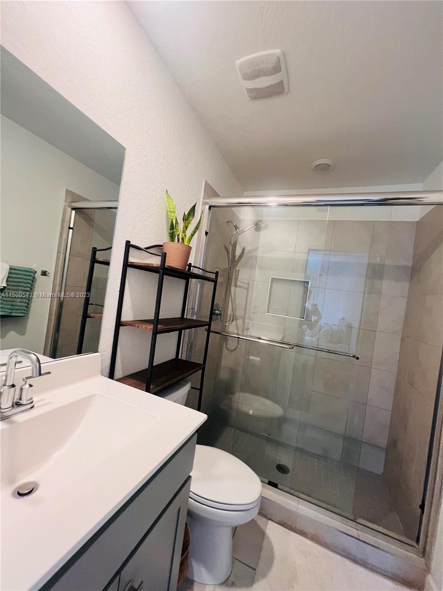 2430 SE 10th Ct, Homestead, Florida 33035, 4 Bedrooms Bedrooms, ,3 BathroomsBathrooms,Residentiallease,For Rent,2430 SE 10th Ct,A11500542