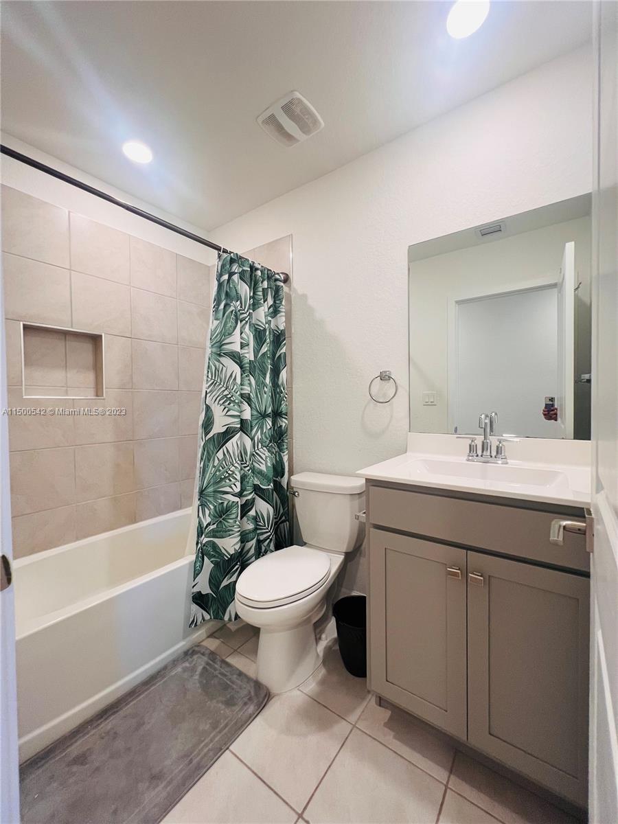 2430 SE 10th Ct, Homestead, Florida 33035, 4 Bedrooms Bedrooms, ,3 BathroomsBathrooms,Residentiallease,For Rent,2430 SE 10th Ct,A11500542