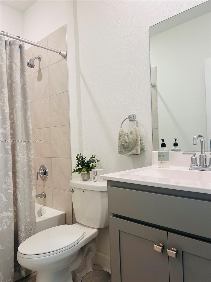 2430 SE 10th Ct, Homestead, Florida 33035, 4 Bedrooms Bedrooms, ,3 BathroomsBathrooms,Residentiallease,For Rent,2430 SE 10th Ct,A11500542