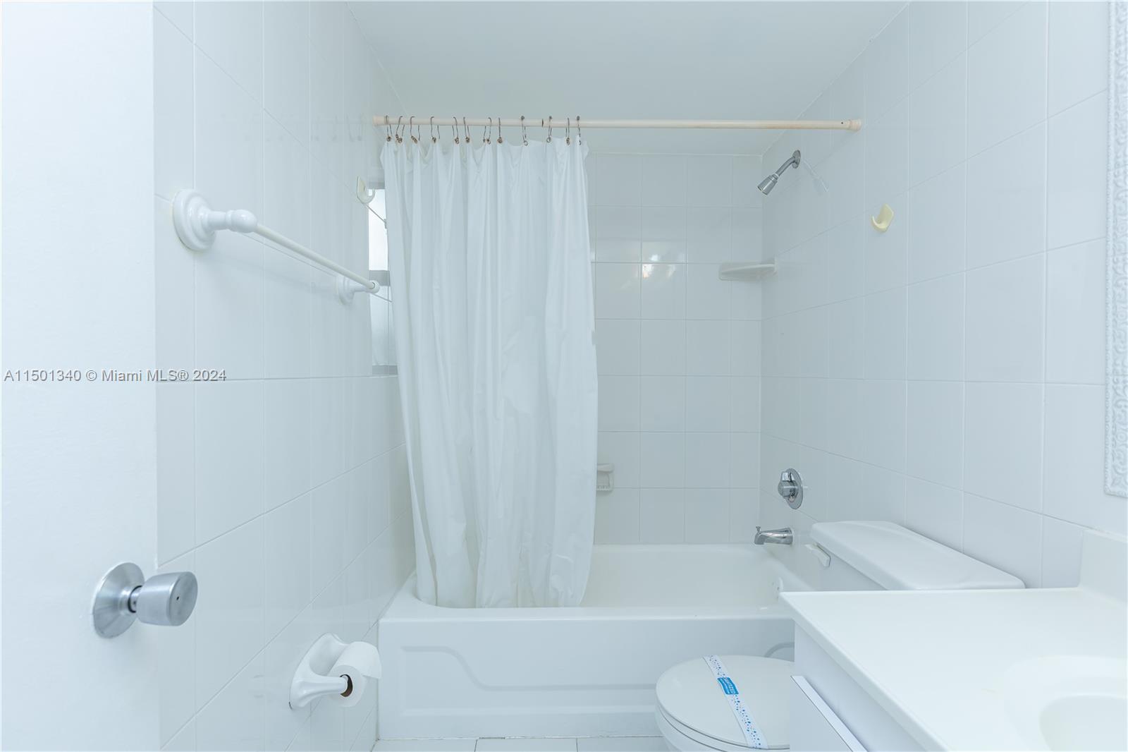 20441 NE 30th Ave 206-9, Aventura, Florida 33180, 3 Bedrooms Bedrooms, 5 Rooms Rooms,2 BathroomsBathrooms,Residential,For Sale,20441 NE 30th Ave 206-9,A11501340