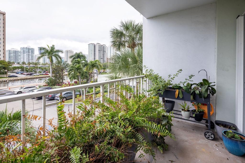 500 Bayview Dr, Sunny Isles Beach, FL, 33160 United States, 2 Bedrooms Bedrooms, ,2 BathroomsBathrooms,Residential,For Sale,Bayview Dr,A11490510