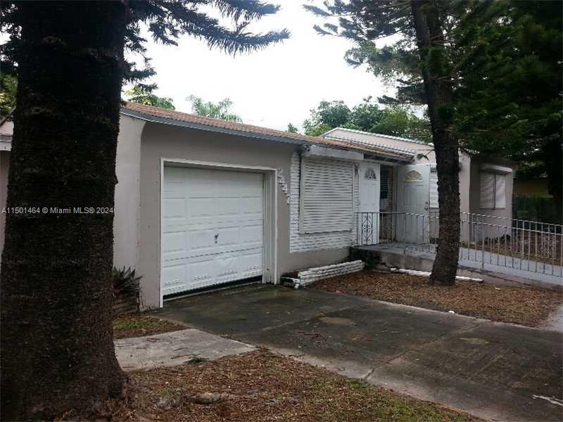 2447 Pierce St 2, Hollywood, Florida 33020, 2 Bedrooms Bedrooms, ,1 BathroomBathrooms,Residentiallease,For Rent,2447 Pierce St 2,A11501464