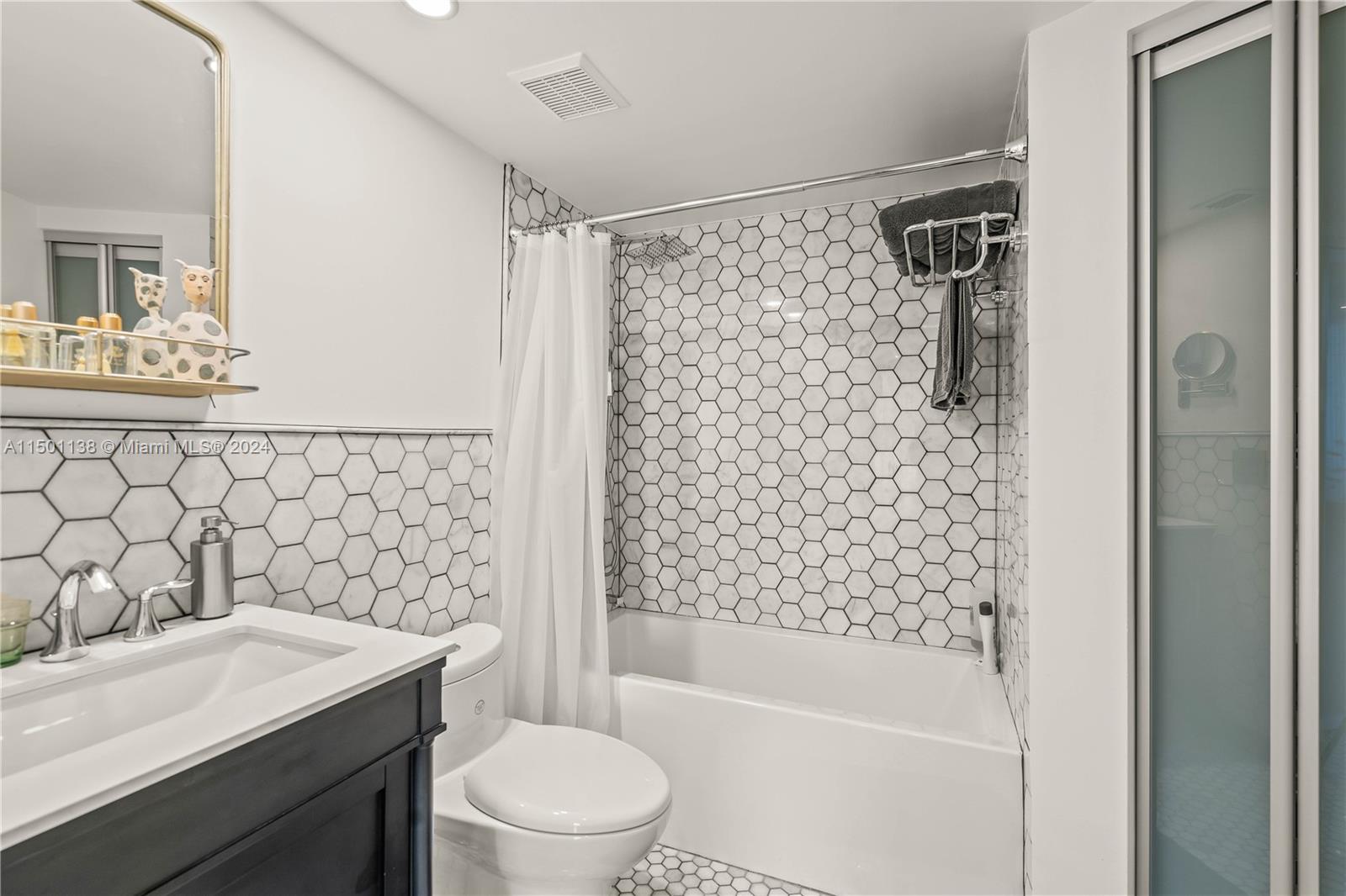 3300 NE 192nd St 1915, Aventura, Florida 33180, 1 Bedroom Bedrooms, ,2 BathroomsBathrooms,Residential,For Sale,3300 NE 192nd St 1915,A11501138