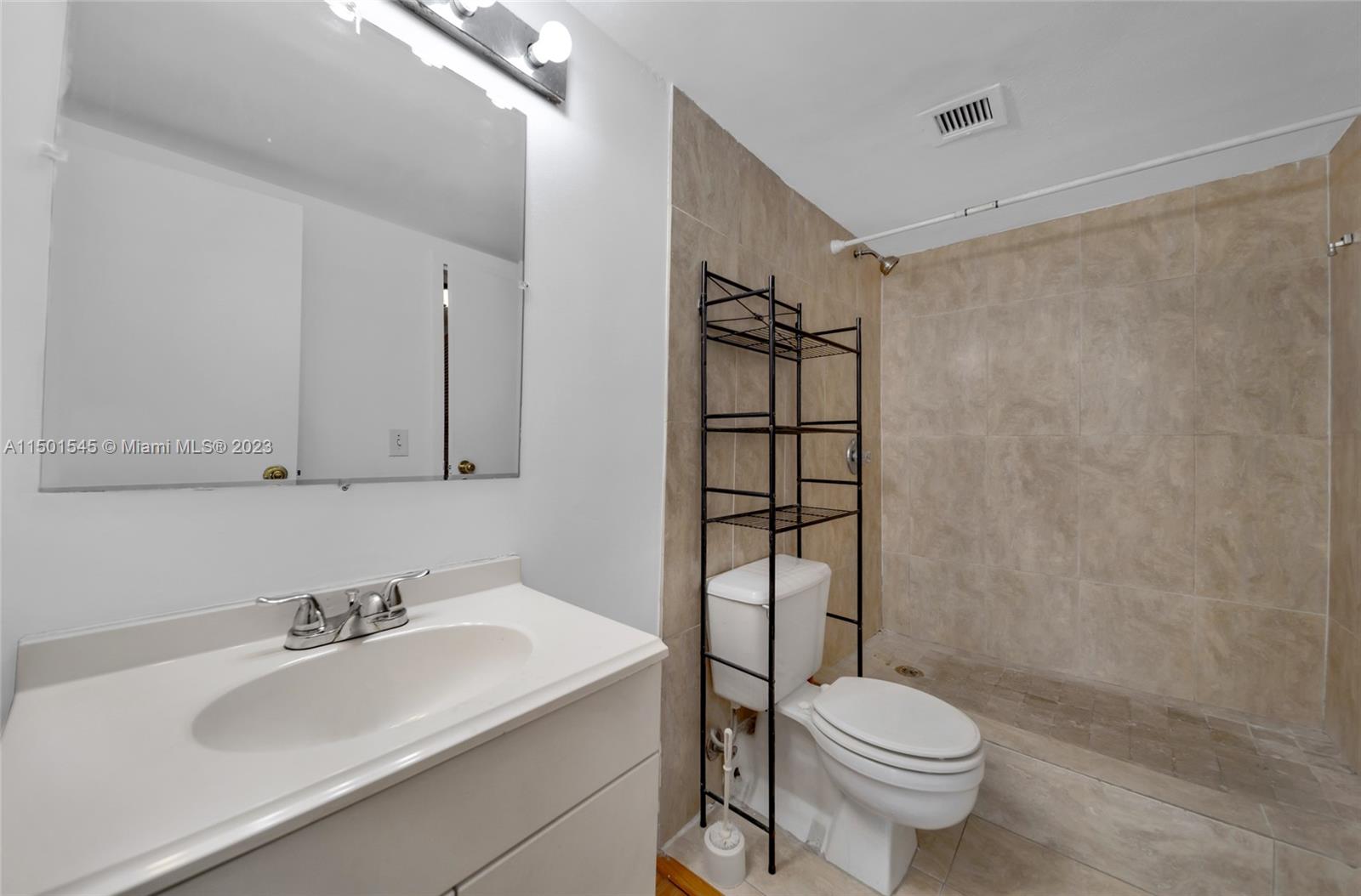 13499 Biscayne Blvd 505, North Miami, Florida 33181, 2 Bedrooms Bedrooms, ,2 BathroomsBathrooms,Residentiallease,For Rent,13499 Biscayne Blvd 505,A11501545