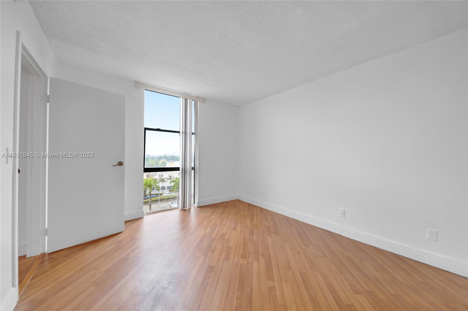13499 Biscayne Blvd 505, North Miami, Florida 33181, 2 Bedrooms Bedrooms, ,2 BathroomsBathrooms,Residentiallease,For Rent,13499 Biscayne Blvd 505,A11501545