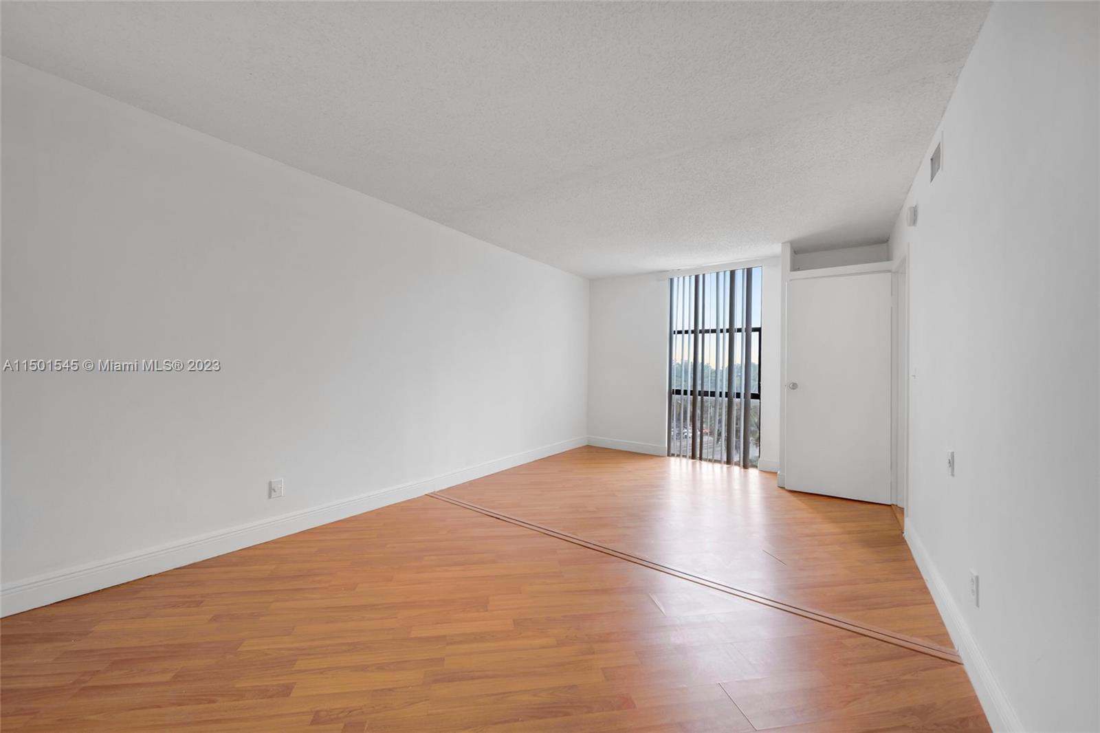 13499 Biscayne Blvd 505, North Miami, Florida 33181, 2 Bedrooms Bedrooms, ,2 BathroomsBathrooms,Residentiallease,For Rent,13499 Biscayne Blvd 505,A11501545