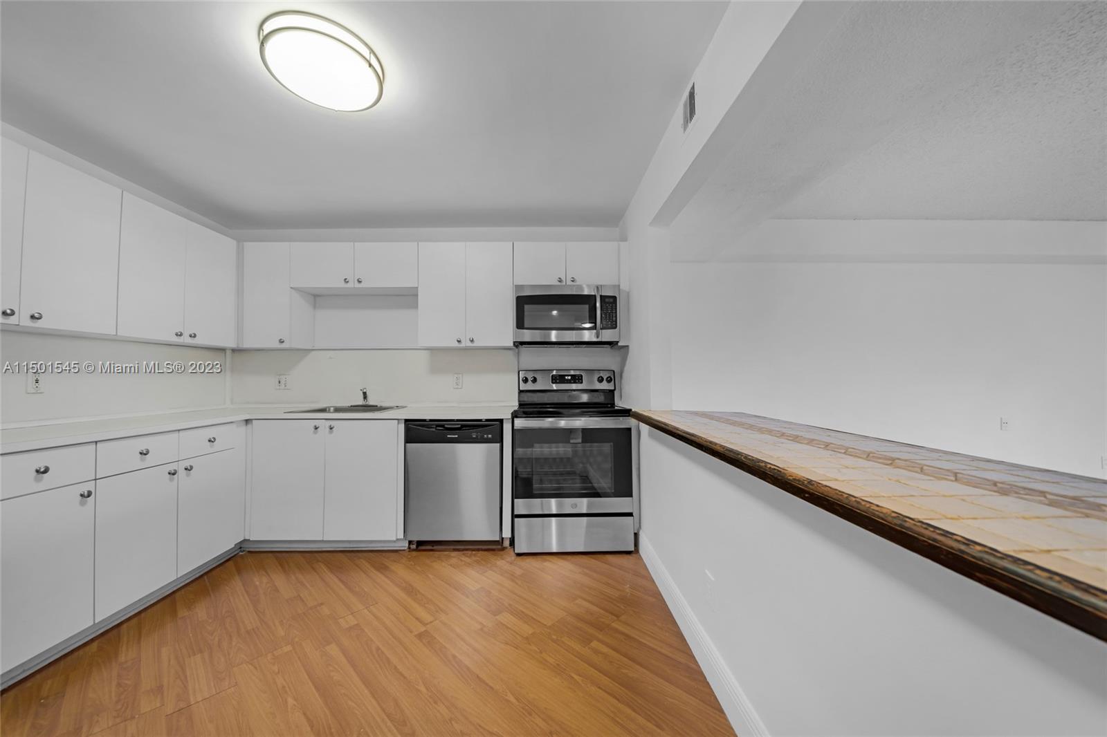 13499 Biscayne Blvd 505, North Miami, Florida 33181, 2 Bedrooms Bedrooms, ,2 BathroomsBathrooms,Residentiallease,For Rent,13499 Biscayne Blvd 505,A11501545