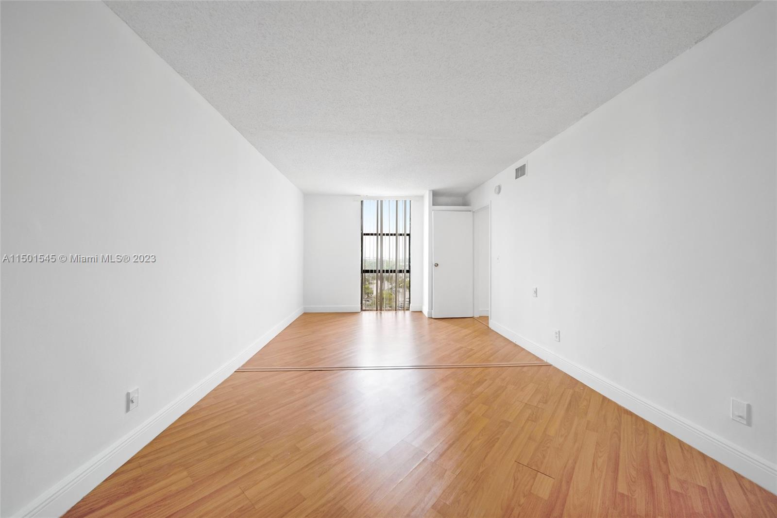 13499 Biscayne Blvd 505, North Miami, Florida 33181, 2 Bedrooms Bedrooms, ,2 BathroomsBathrooms,Residentiallease,For Rent,13499 Biscayne Blvd 505,A11501545