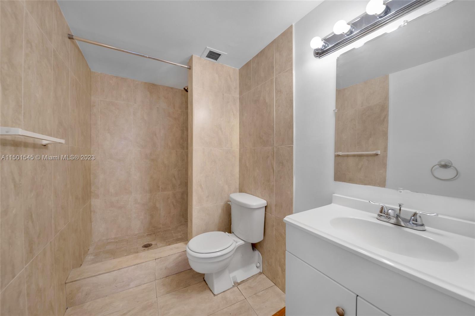 13499 Biscayne Blvd 505, North Miami, Florida 33181, 2 Bedrooms Bedrooms, ,2 BathroomsBathrooms,Residentiallease,For Rent,13499 Biscayne Blvd 505,A11501545