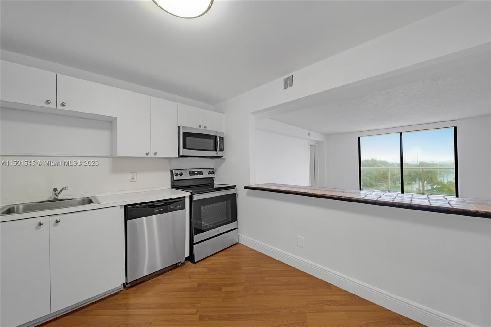 13499 Biscayne Blvd 505, North Miami, Florida 33181, 2 Bedrooms Bedrooms, ,2 BathroomsBathrooms,Residentiallease,For Rent,13499 Biscayne Blvd 505,A11501545