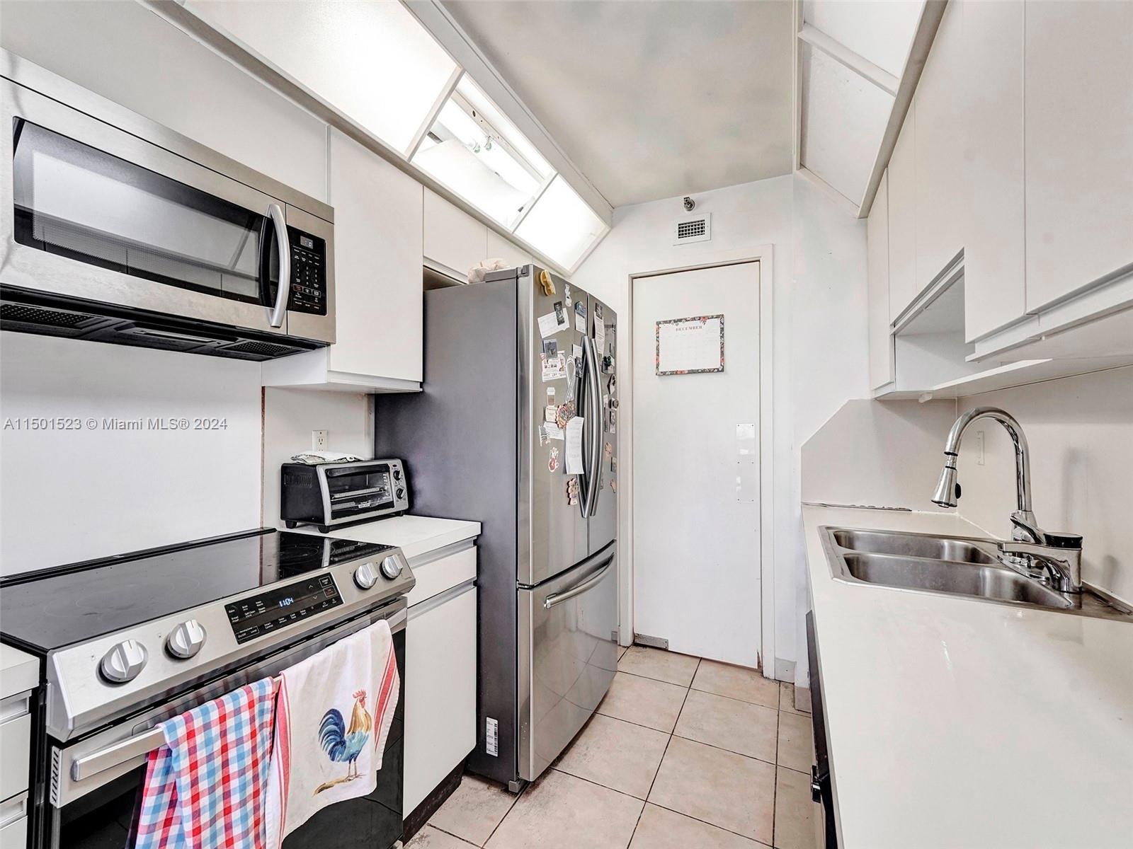 19355 Turnberry Way 8L, Aventura, Florida 33180, 3 Bedrooms Bedrooms, ,2 BathroomsBathrooms,Residential,For Sale,19355 Turnberry Way 8L,A11501523