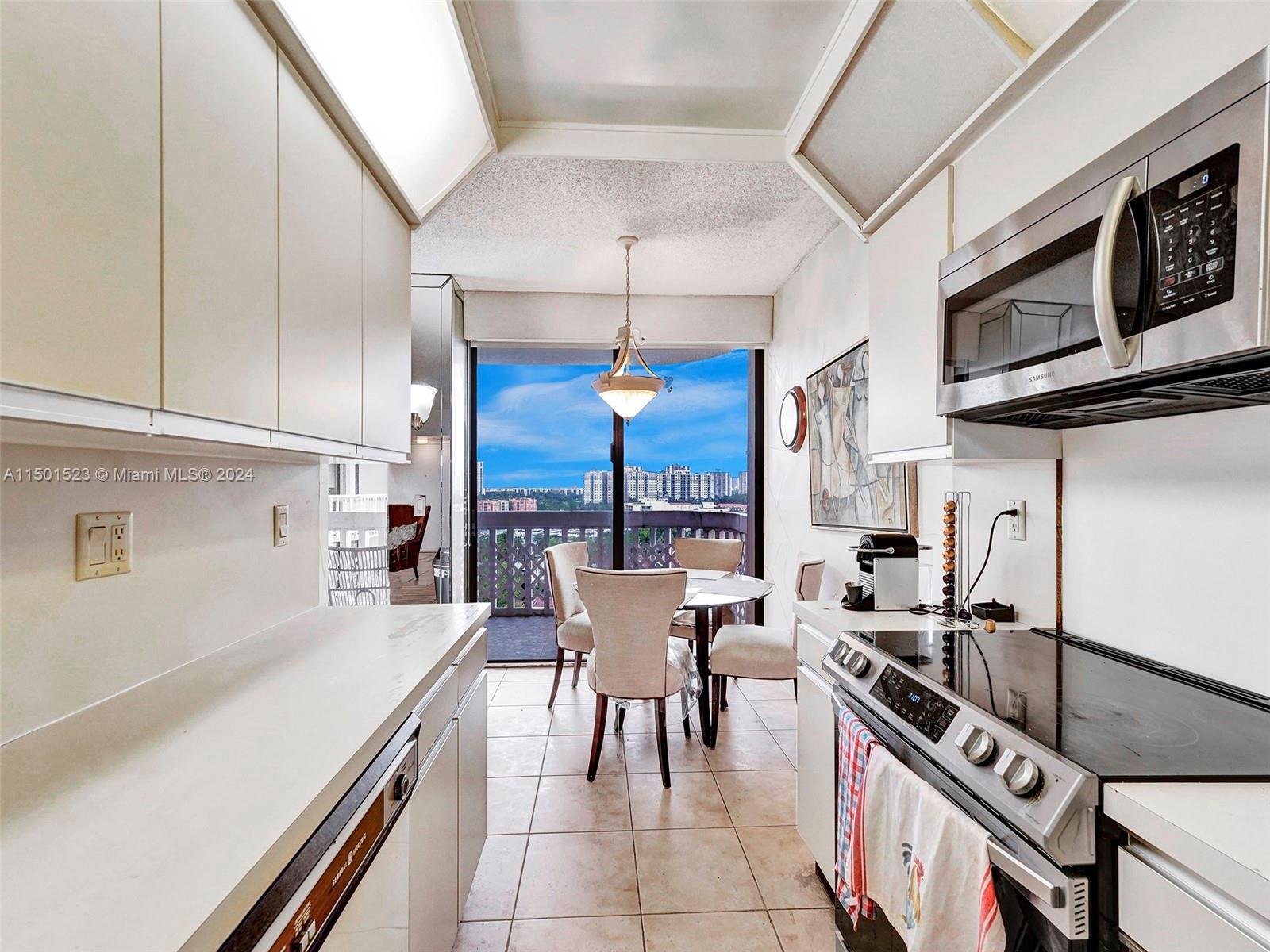 19355 Turnberry Way 8L, Aventura, Florida 33180, 3 Bedrooms Bedrooms, ,2 BathroomsBathrooms,Residential,For Sale,19355 Turnberry Way 8L,A11501523