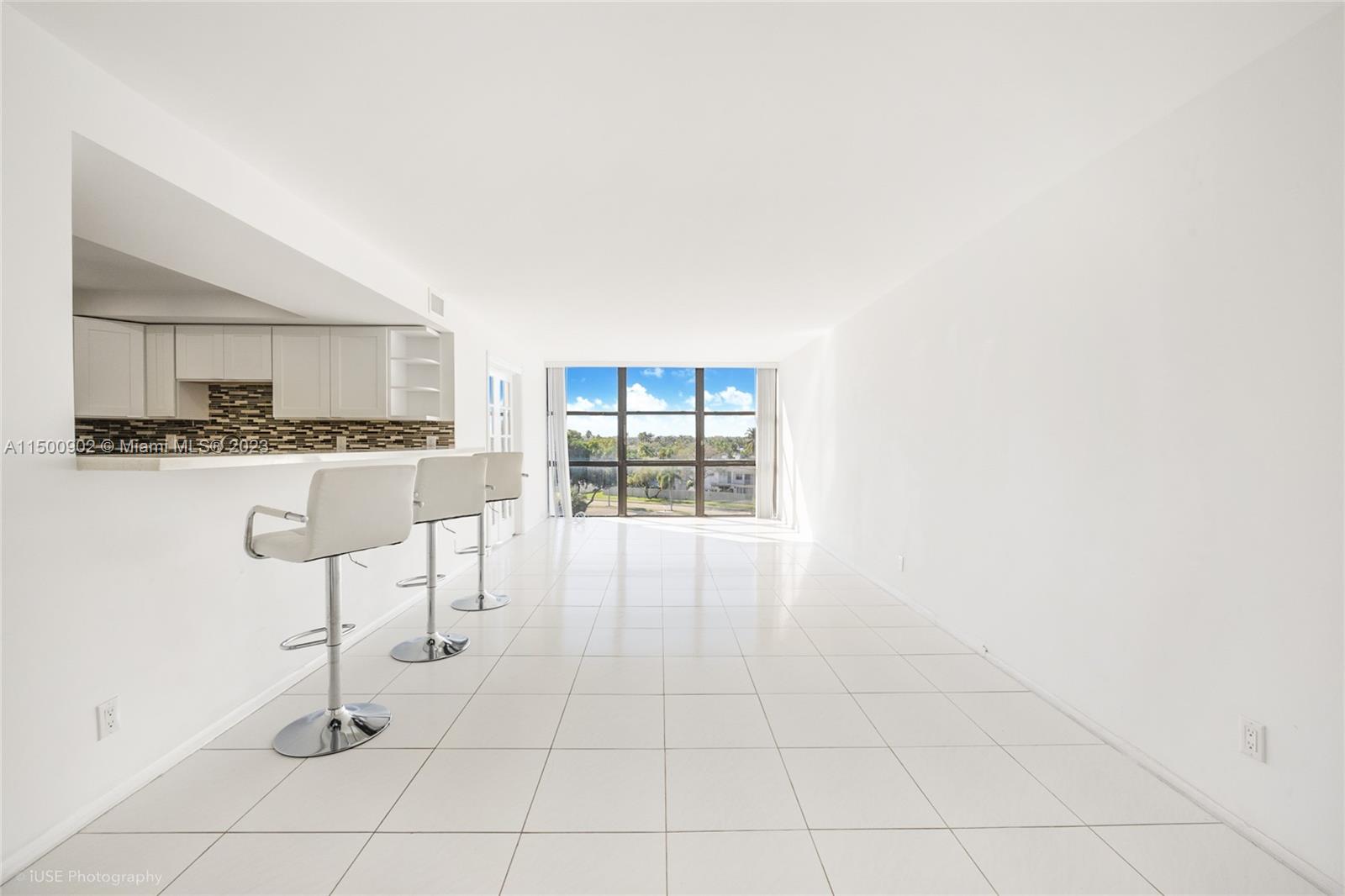 1000 Parkview Dr 501, Hallandale Beach, Florida 33009, 2 Bedrooms Bedrooms, ,1 BathroomBathrooms,Residential,For Sale,1000 Parkview Dr 501,A11500902