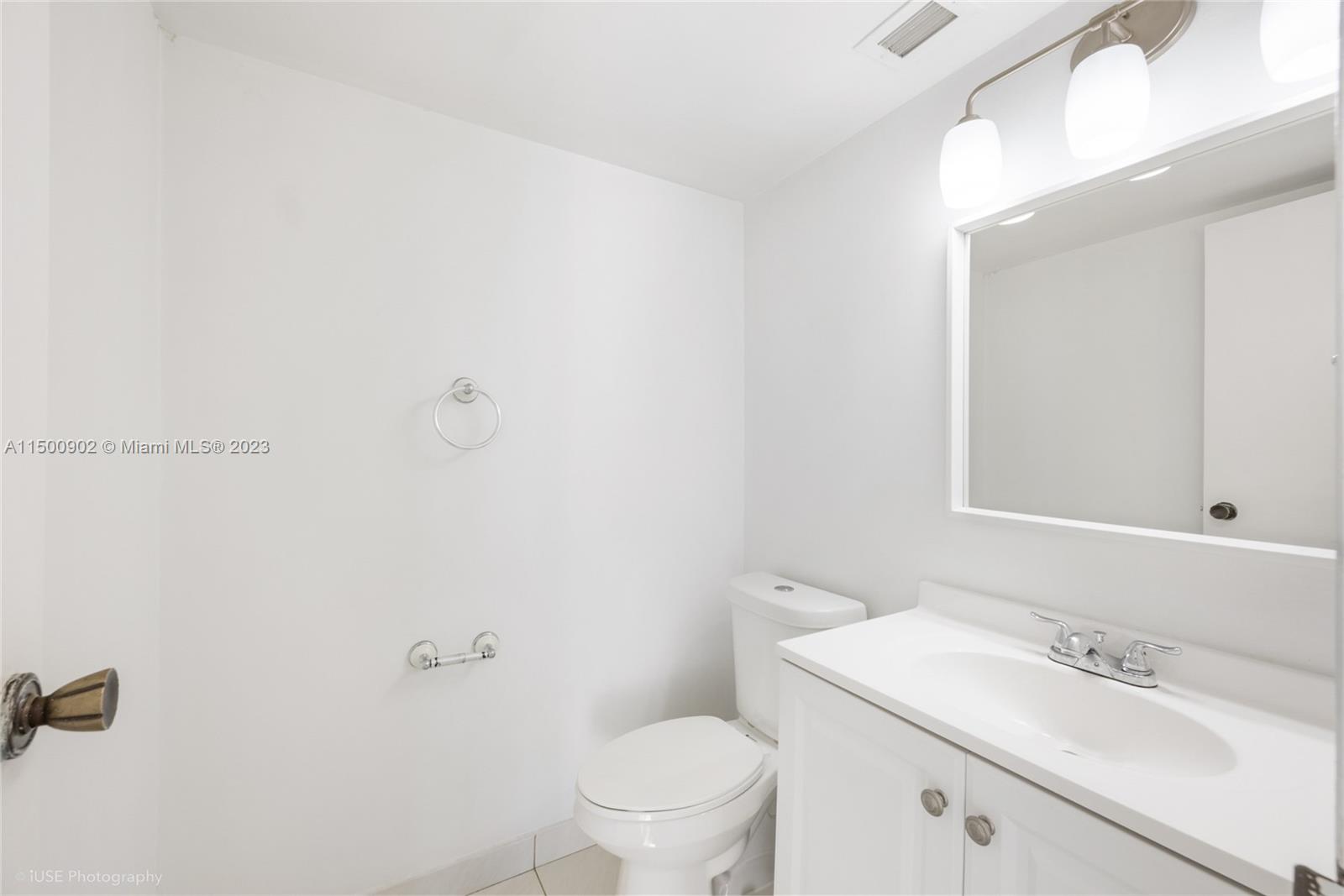 1000 Parkview Dr 501, Hallandale Beach, Florida 33009, 2 Bedrooms Bedrooms, ,1 BathroomBathrooms,Residential,For Sale,1000 Parkview Dr 501,A11500902
