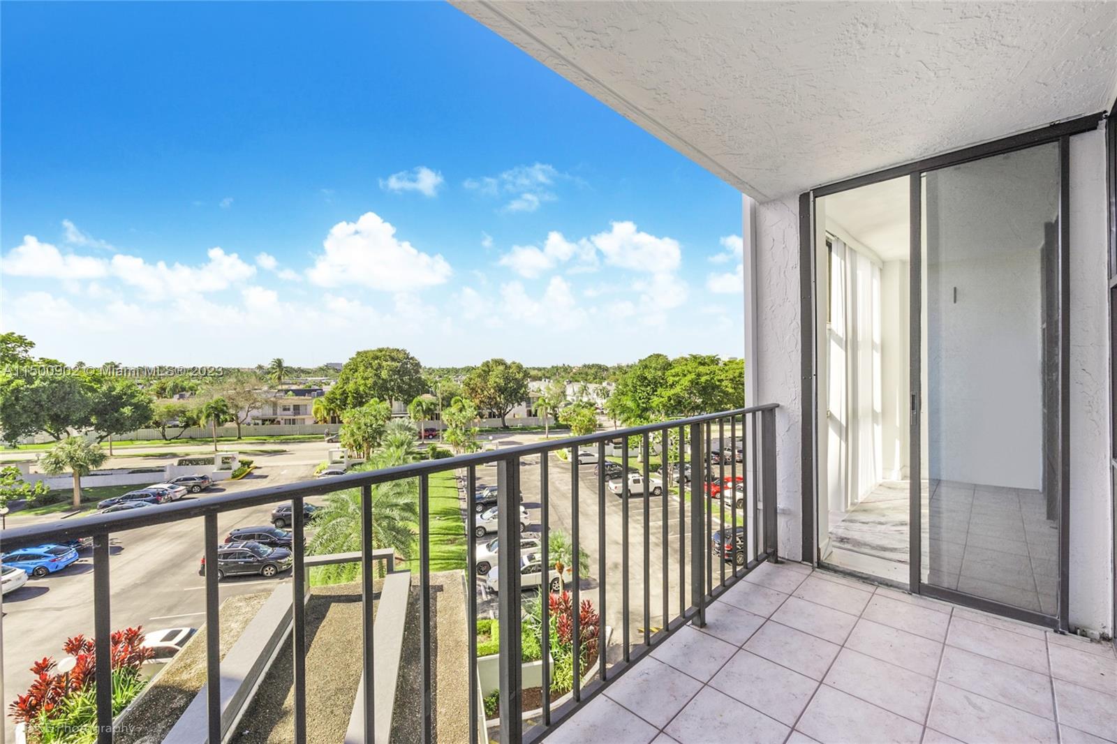 1000 Parkview Dr 501, Hallandale Beach, Florida 33009, 2 Bedrooms Bedrooms, ,1 BathroomBathrooms,Residential,For Sale,1000 Parkview Dr 501,A11500902