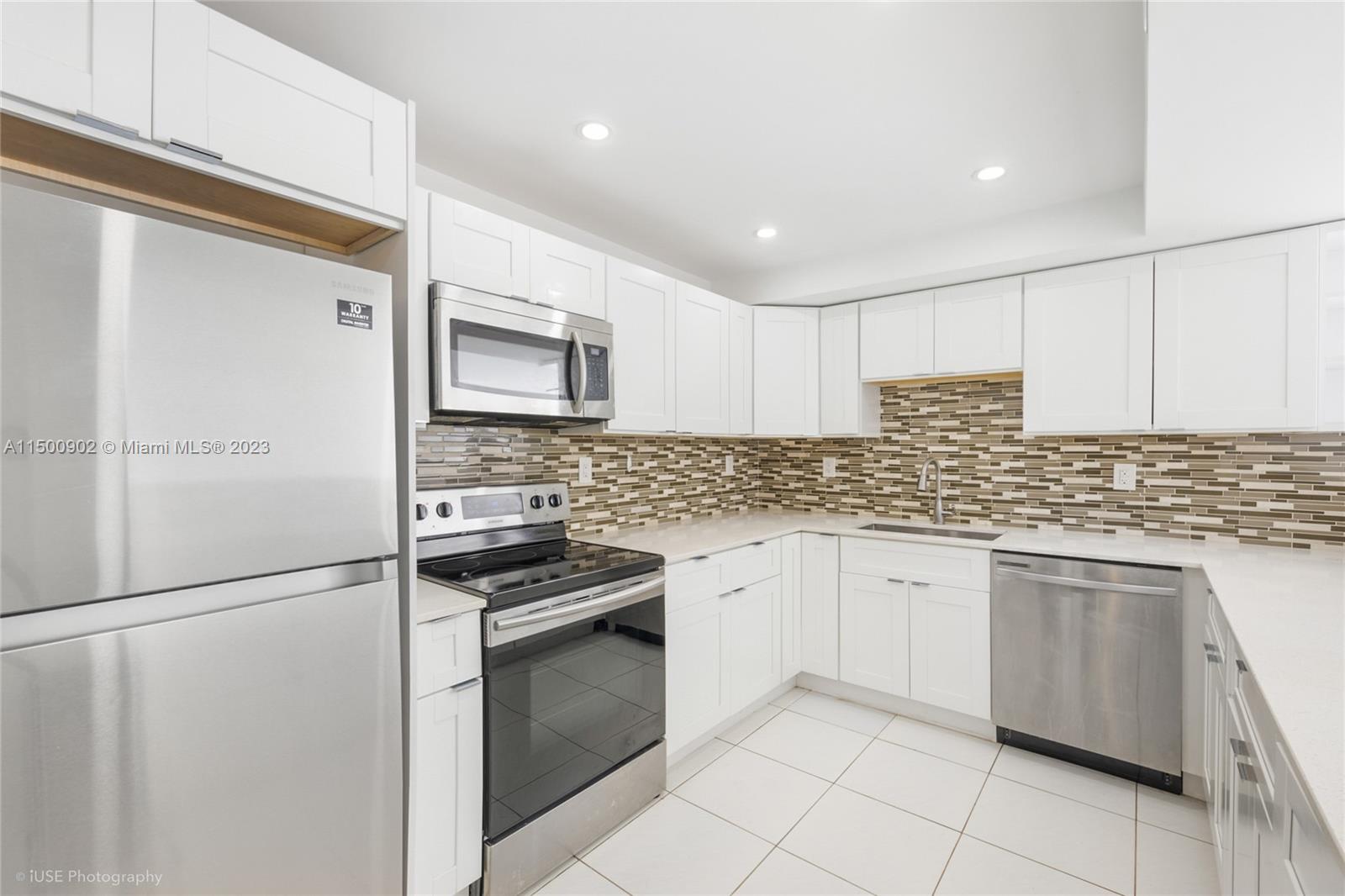 1000 Parkview Dr 501, Hallandale Beach, Florida 33009, 2 Bedrooms Bedrooms, ,1 BathroomBathrooms,Residential,For Sale,1000 Parkview Dr 501,A11500902