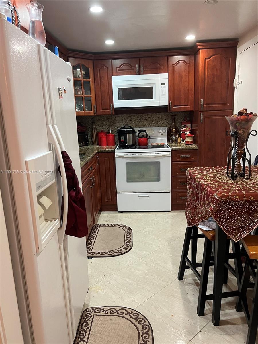400 Kings Point Dr 106, Sunny Isles Beach, Florida 33160, 1 Bedroom Bedrooms, ,1 BathroomBathrooms,Residentiallease,For Rent,400 Kings Point Dr 106,A11501733