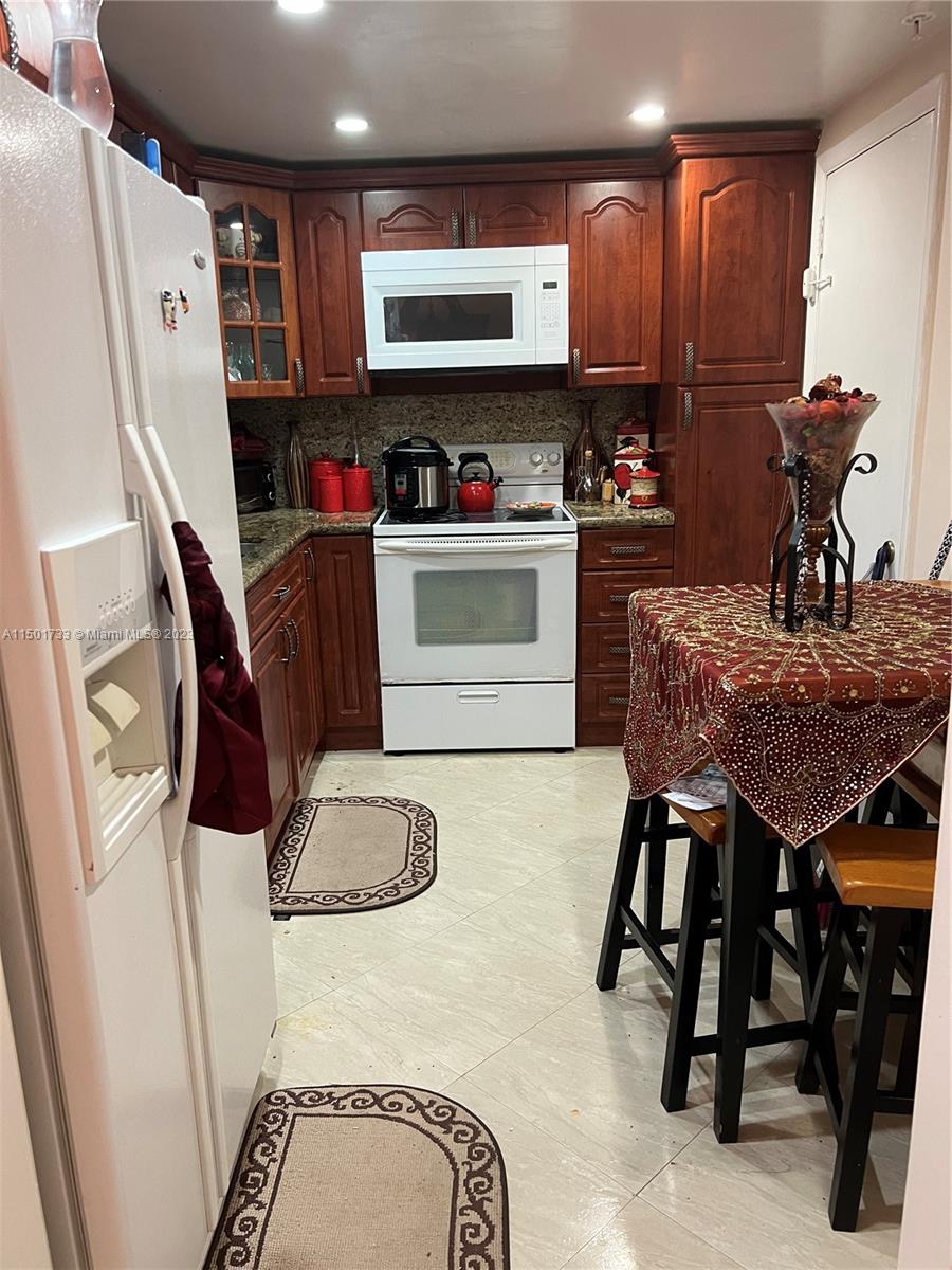 400 Kings Point Dr 106, Sunny Isles Beach, Florida 33160, 1 Bedroom Bedrooms, ,1 BathroomBathrooms,Residentiallease,For Rent,400 Kings Point Dr 106,A11501733