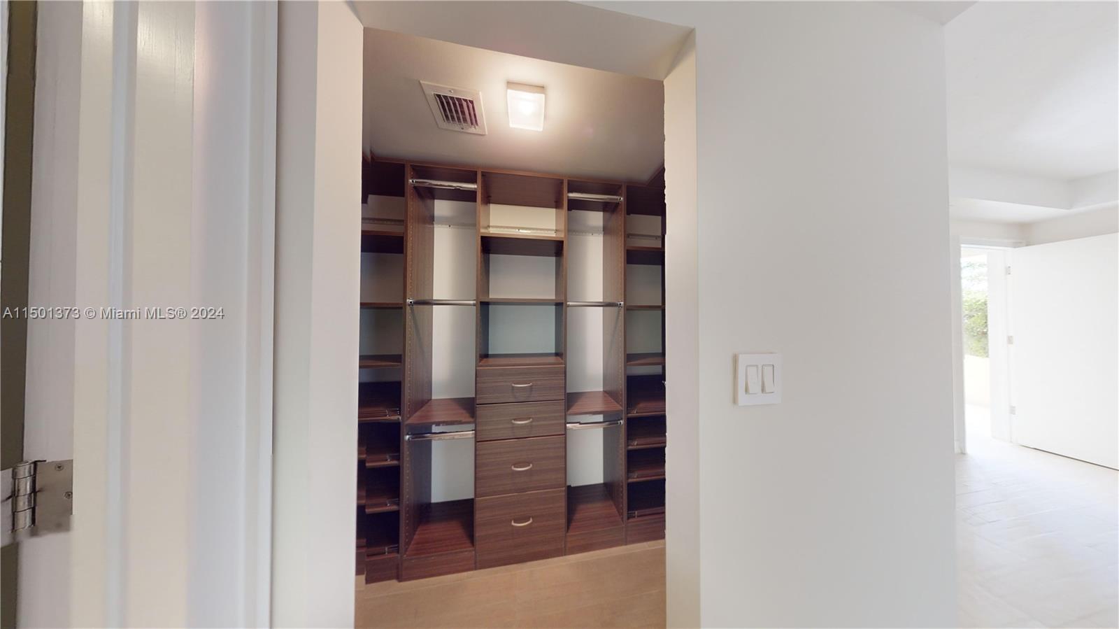 20191 E Country Club Dr 408, Aventura, Florida 33180, 2 Bedrooms Bedrooms, ,2 BathroomsBathrooms,Residential,For Sale,20191 E Country Club Dr 408,A11501373