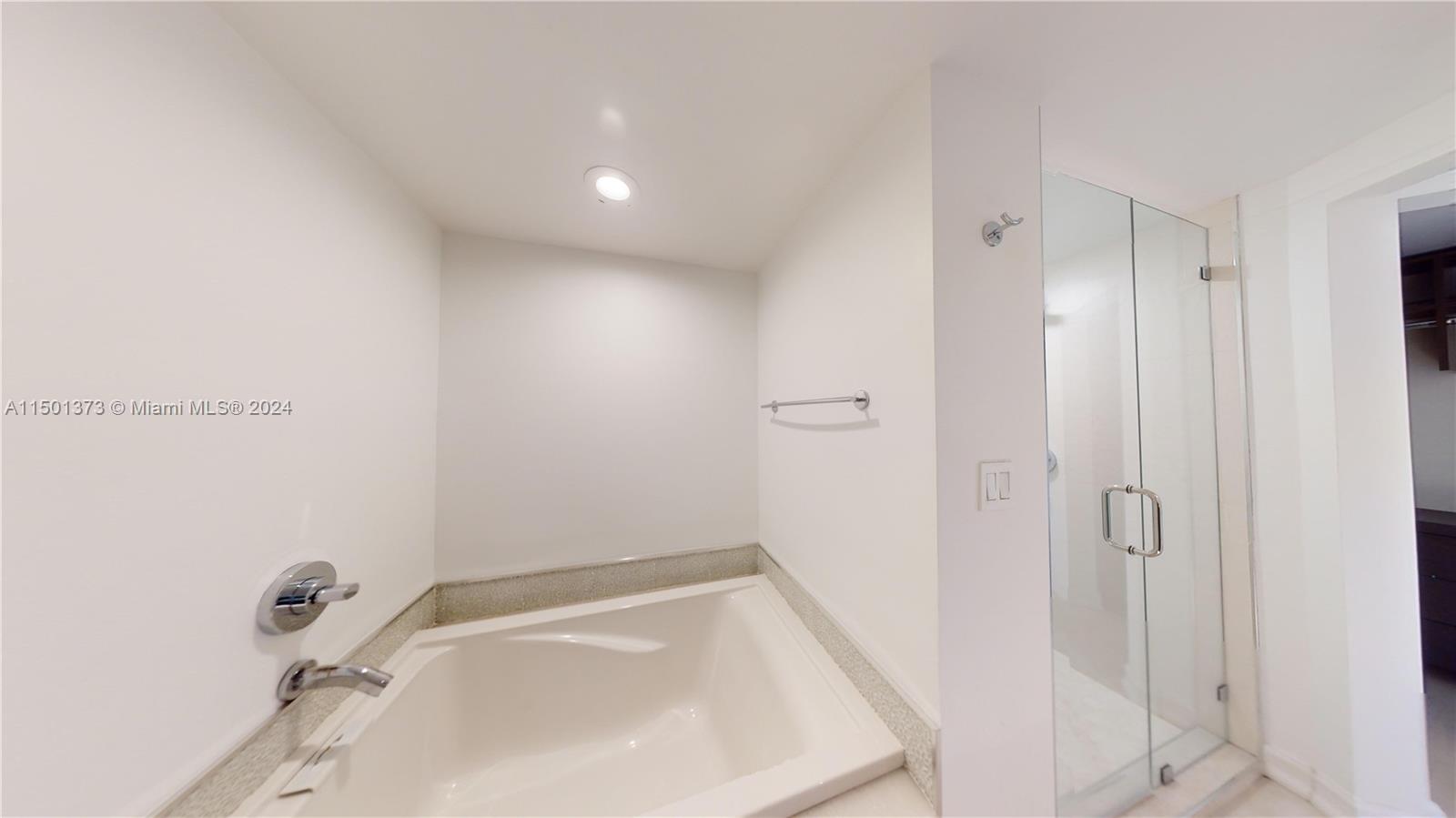 20191 E Country Club Dr 408, Aventura, Florida 33180, 2 Bedrooms Bedrooms, ,2 BathroomsBathrooms,Residential,For Sale,20191 E Country Club Dr 408,A11501373