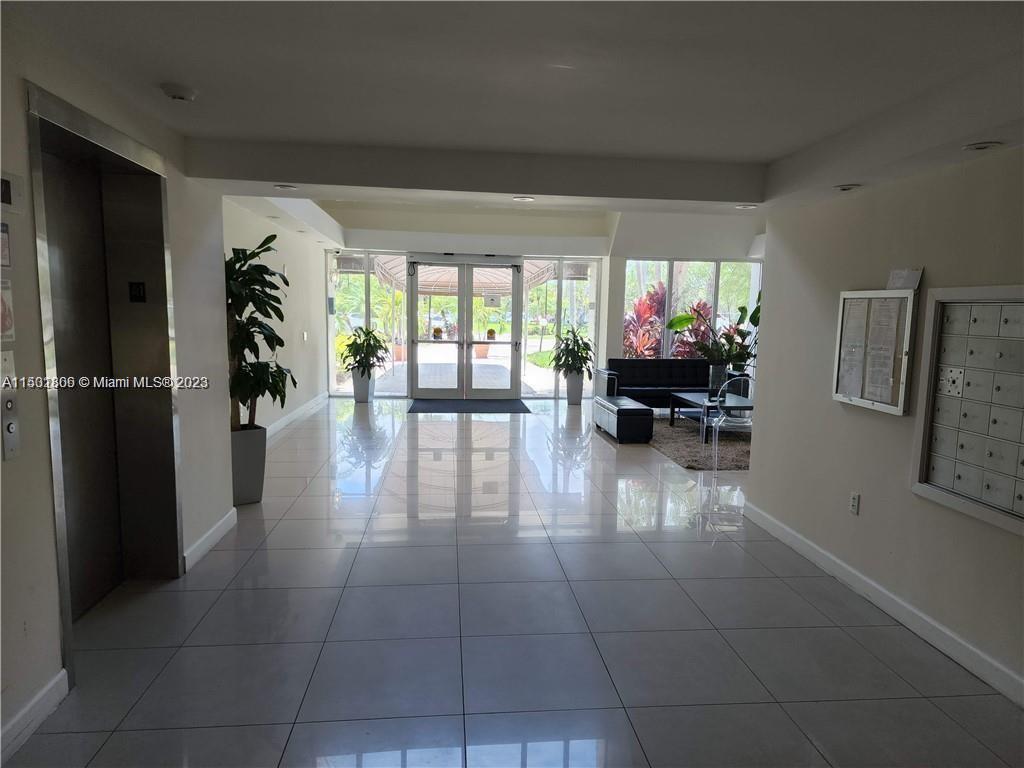120 Lakeview Dr 311, Weston, Florida 33326, 2 Bedrooms Bedrooms, ,2 BathroomsBathrooms,Residential,For Sale,120 Lakeview Dr 311,A11501806