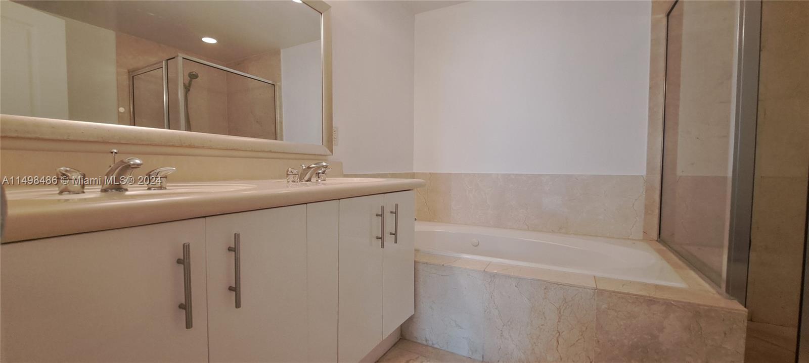 7900 Harbor Island Dr 522, North Bay Village, Florida 33141, 1 Bedroom Bedrooms, ,1 BathroomBathrooms,Residential,For Sale,7900 Harbor Island Dr 522,A11498486