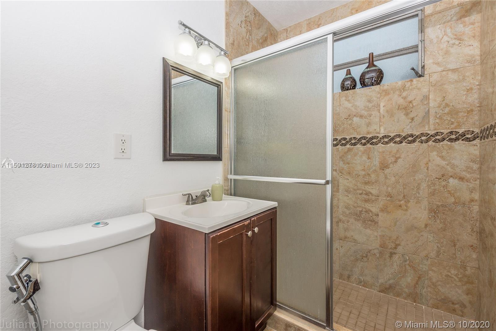 4710 Pine Tree Dr 21, Miami Beach, Florida 33140, 1 Bedroom Bedrooms, ,1 BathroomBathrooms,Residentiallease,For Rent,4710 Pine Tree Dr 21,A11501278
