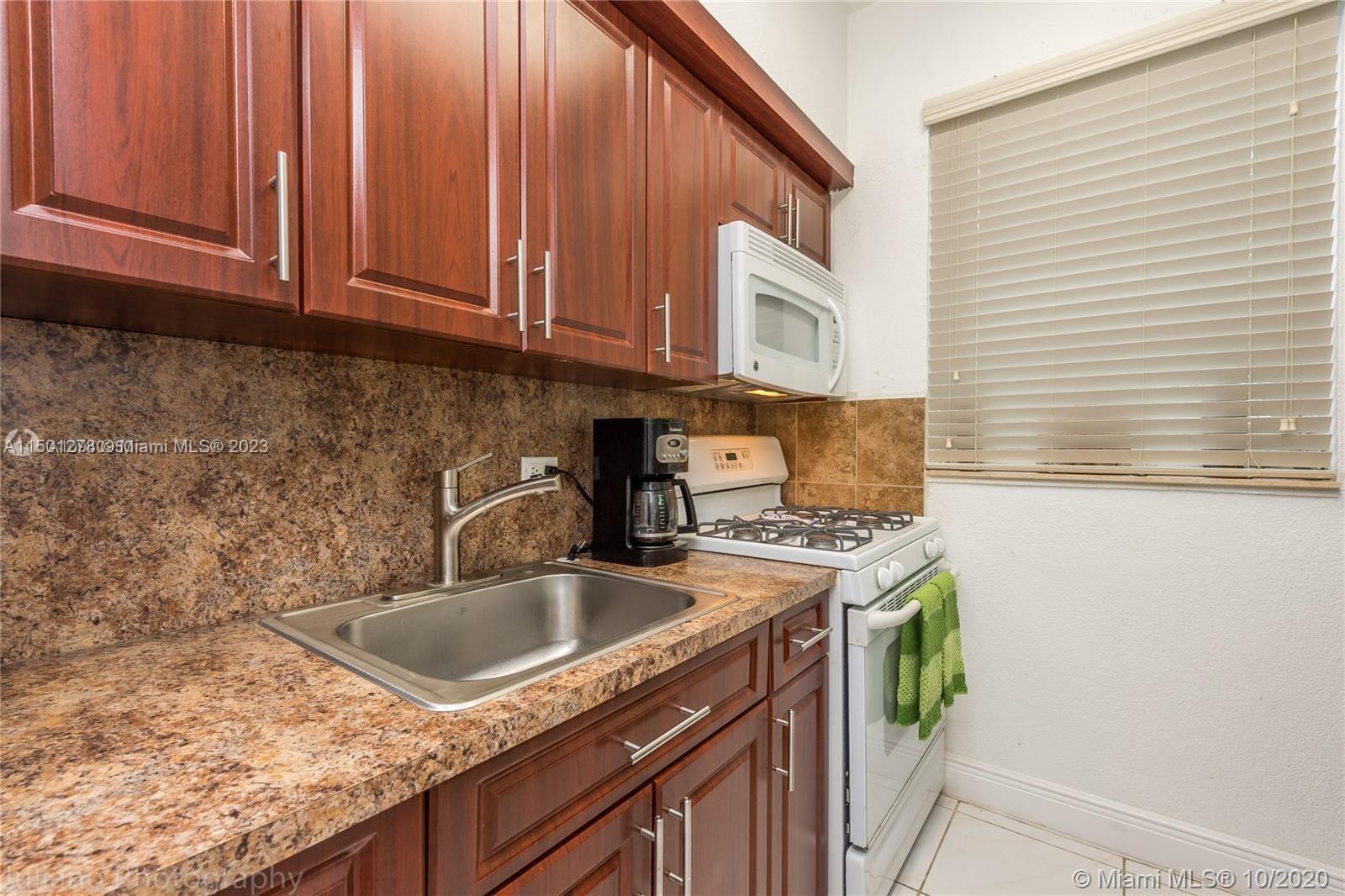 4710 Pine Tree Dr 21, Miami Beach, Florida 33140, 1 Bedroom Bedrooms, ,1 BathroomBathrooms,Residentiallease,For Rent,4710 Pine Tree Dr 21,A11501278