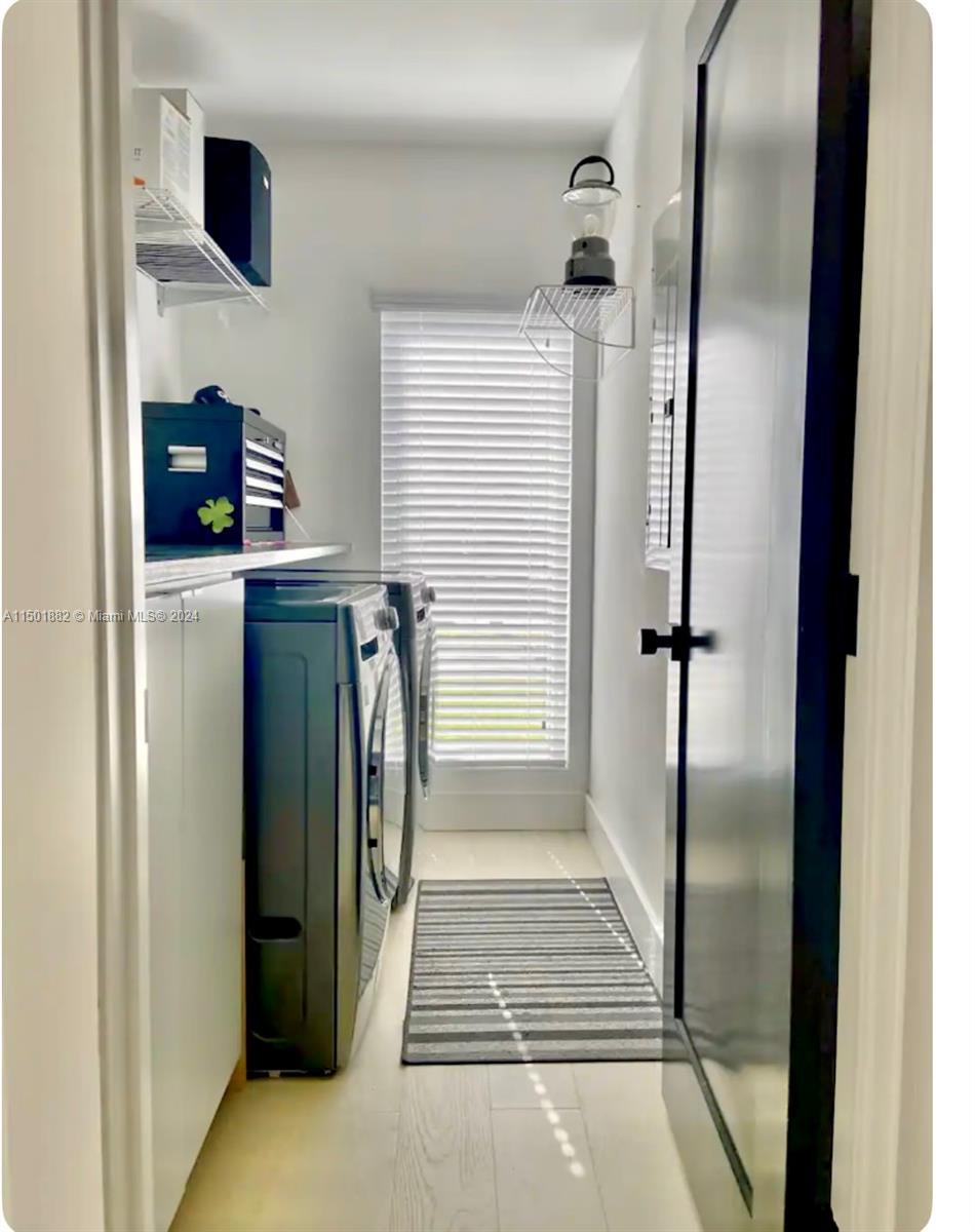 main house Full laundry room