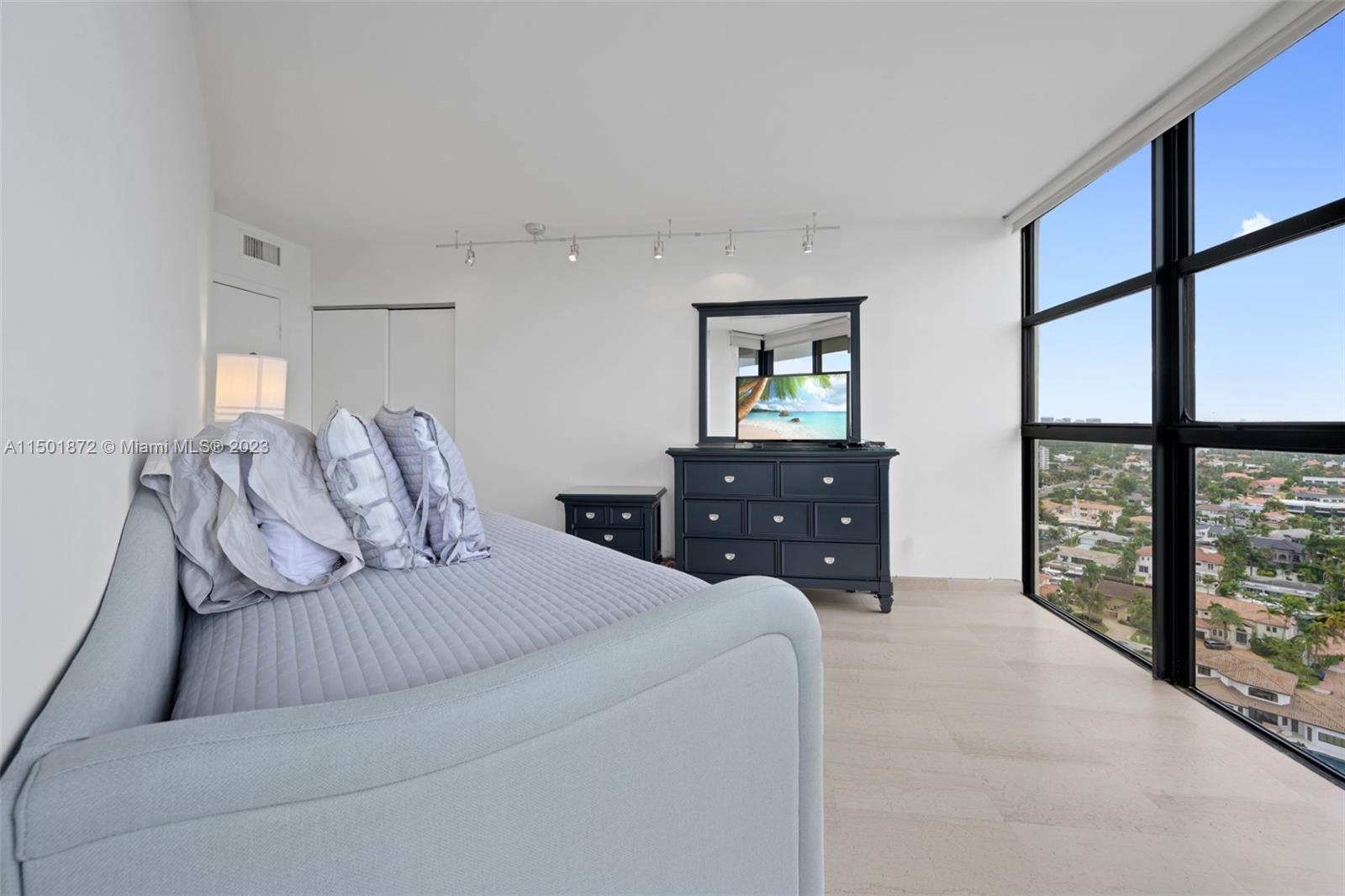 1000 W Island Blvd 2111, Aventura, Florida 33160, 2 Bedrooms Bedrooms, ,2 BathroomsBathrooms,Residential,For Sale,1000 W Island Blvd 2111,A11501872