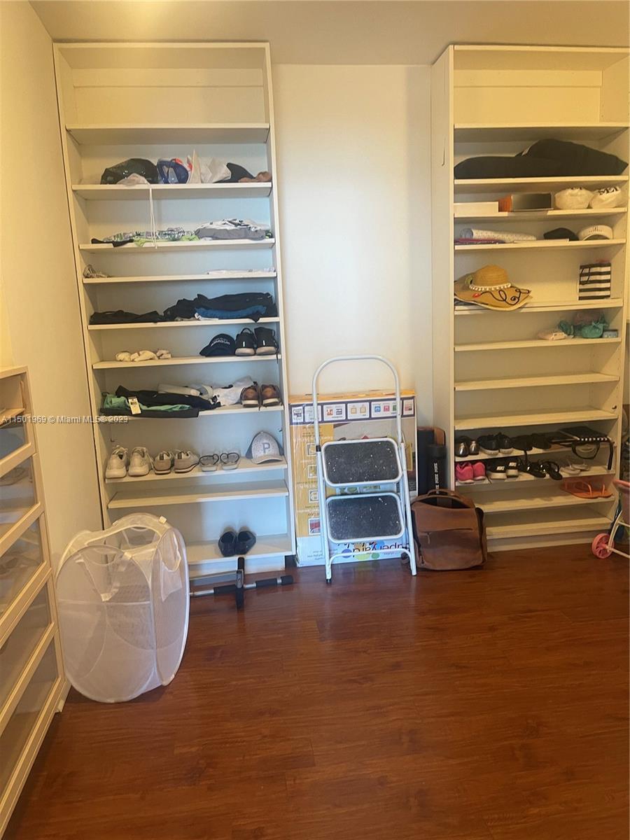 Walking closet