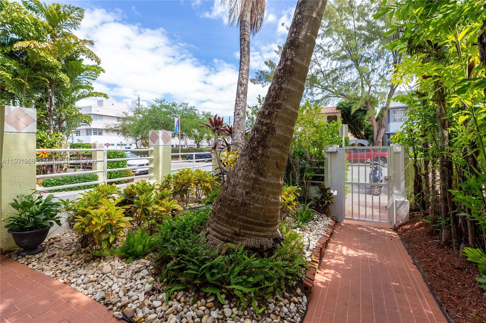 1614 Euclid Ave 34, Miami Beach, Florida 33139, 2 Bedrooms Bedrooms, ,1 BathroomBathrooms,Residential,For Sale,1614 Euclid Ave 34,A11501968