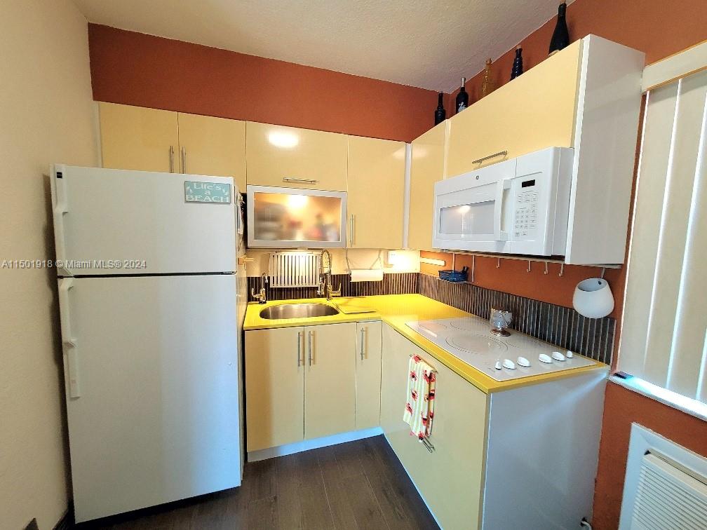 322 Harding St B101, Hollywood, Florida 33019, 1 Bedroom Bedrooms, ,1 BathroomBathrooms,Residentiallease,For Rent,322 Harding St B101,A11501918