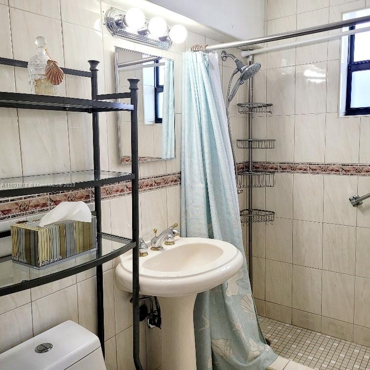 322 Harding St B101, Hollywood, Florida 33019, 1 Bedroom Bedrooms, ,1 BathroomBathrooms,Residentiallease,For Rent,322 Harding St B101,A11501918