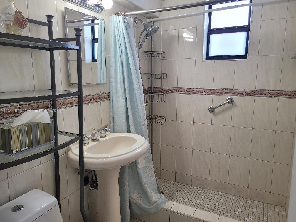 322 Harding St B101, Hollywood, Florida 33019, 1 Bedroom Bedrooms, ,1 BathroomBathrooms,Residentiallease,For Rent,322 Harding St B101,A11501918