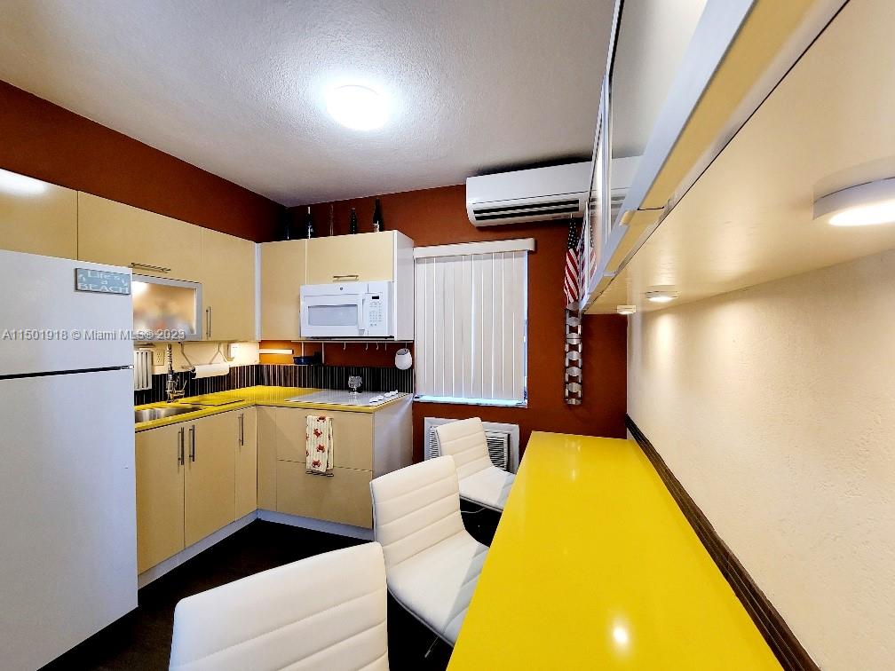 322 Harding St B101, Hollywood, Florida 33019, 1 Bedroom Bedrooms, ,1 BathroomBathrooms,Residentiallease,For Rent,322 Harding St B101,A11501918