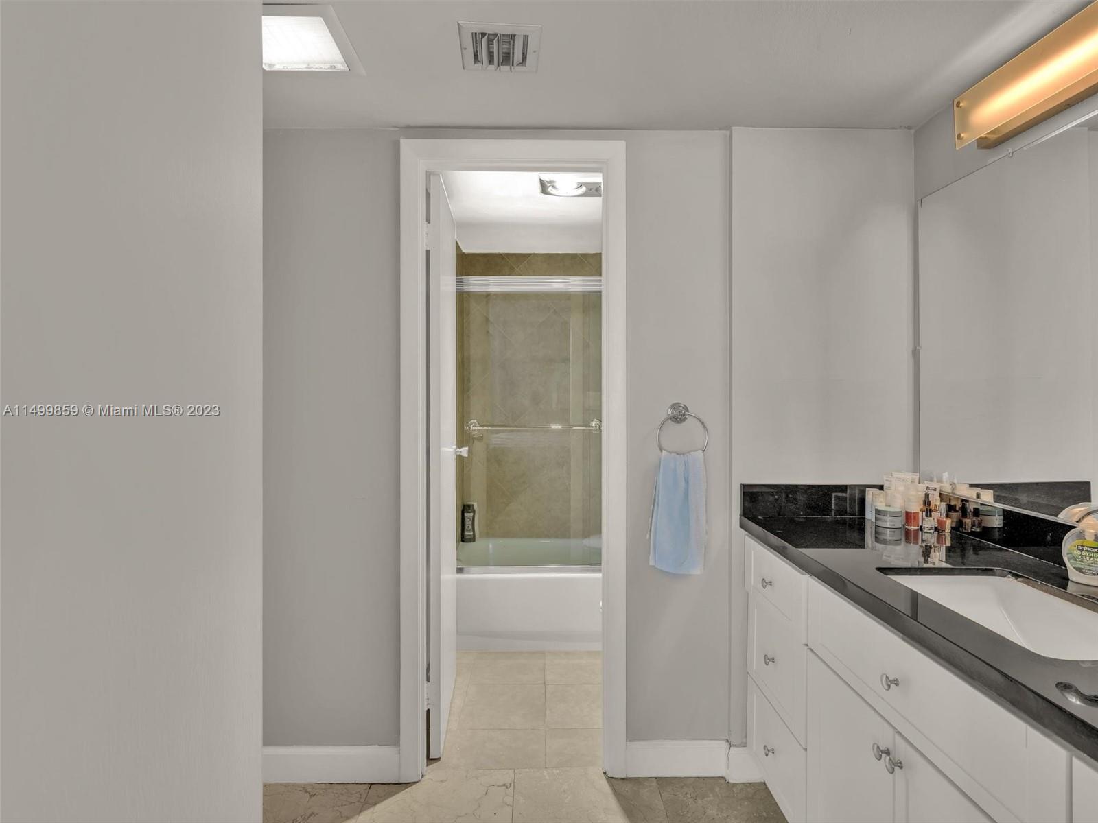 20301 Country Club Dr, Aventura, FL, 33180 United States, 2 Bedrooms Bedrooms, ,2 BathroomsBathrooms,Residential,For Sale,Country Club Dr,A11499859