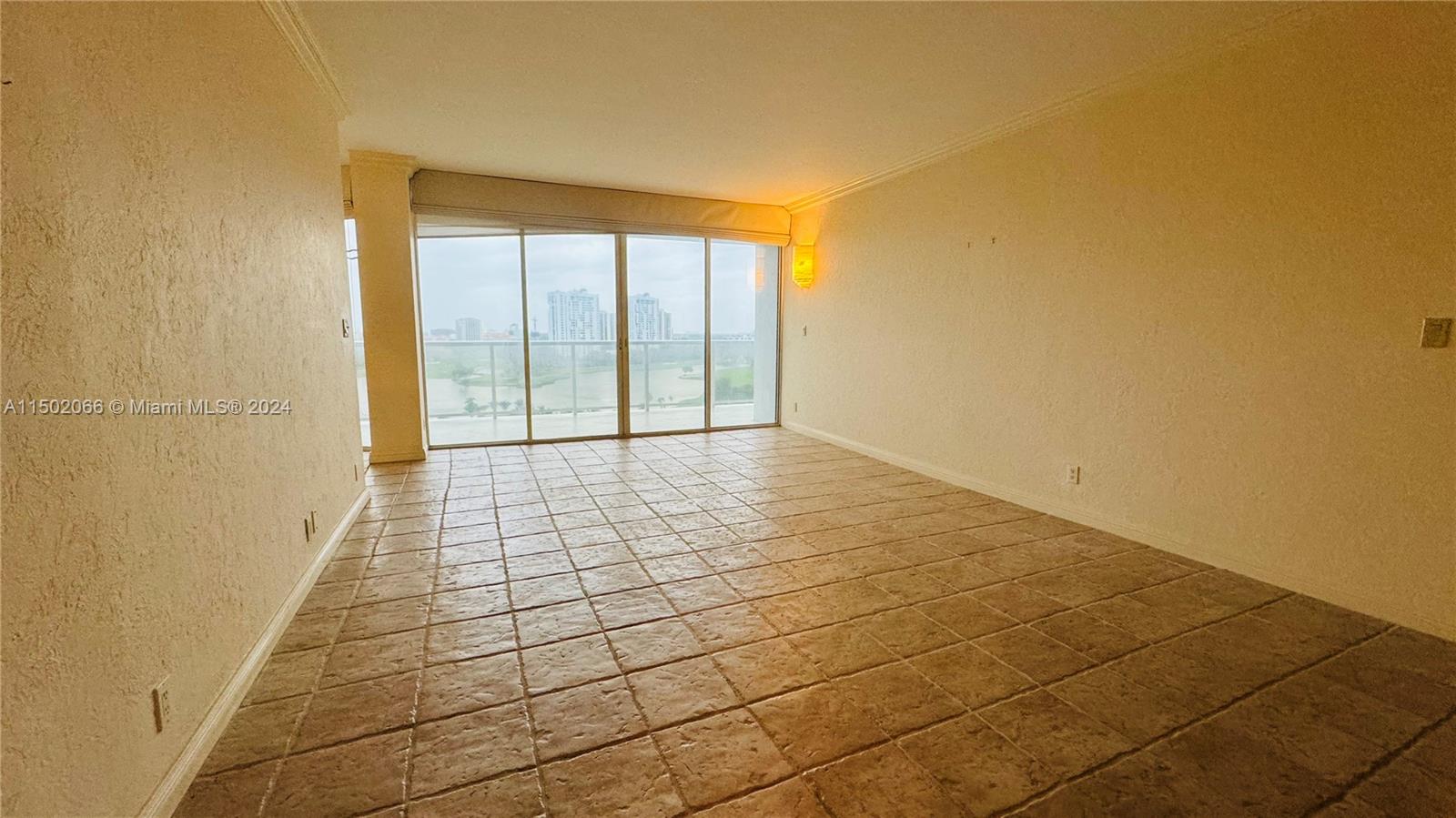 20281 E Country Club Dr 1009, Miami, Florida 33180, 2 Bedrooms Bedrooms, ,2 BathroomsBathrooms,Residential,For Sale,20281 E Country Club Dr 1009,A11502066