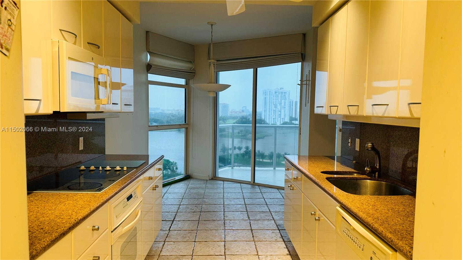 20281 E Country Club Dr 1009, Miami, Florida 33180, 2 Bedrooms Bedrooms, ,2 BathroomsBathrooms,Residential,For Sale,20281 E Country Club Dr 1009,A11502066