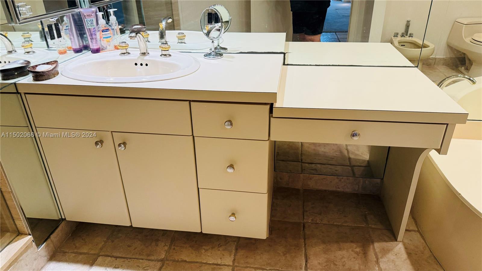 20281 E Country Club Dr 1009, Miami, Florida 33180, 2 Bedrooms Bedrooms, ,2 BathroomsBathrooms,Residential,For Sale,20281 E Country Club Dr 1009,A11502066