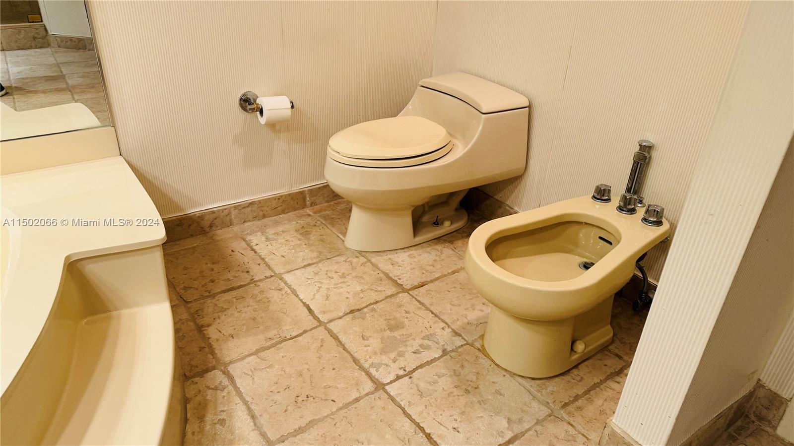20281 E Country Club Dr 1009, Miami, Florida 33180, 2 Bedrooms Bedrooms, ,2 BathroomsBathrooms,Residential,For Sale,20281 E Country Club Dr 1009,A11502066