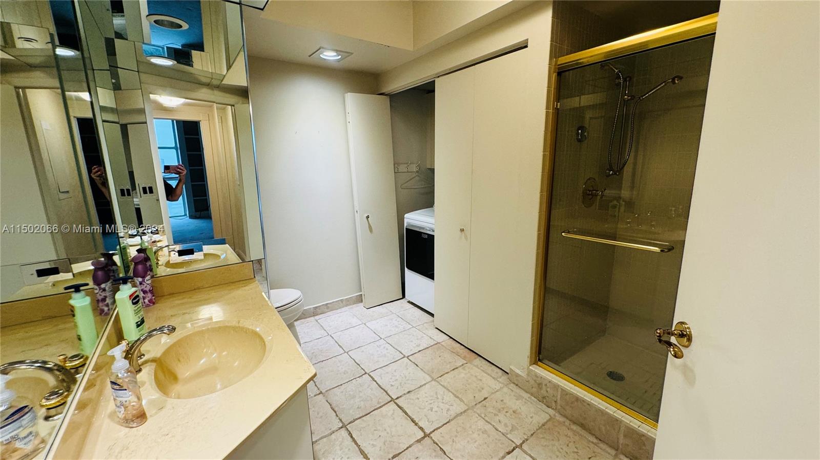 20281 E Country Club Dr 1009, Miami, Florida 33180, 2 Bedrooms Bedrooms, ,2 BathroomsBathrooms,Residential,For Sale,20281 E Country Club Dr 1009,A11502066