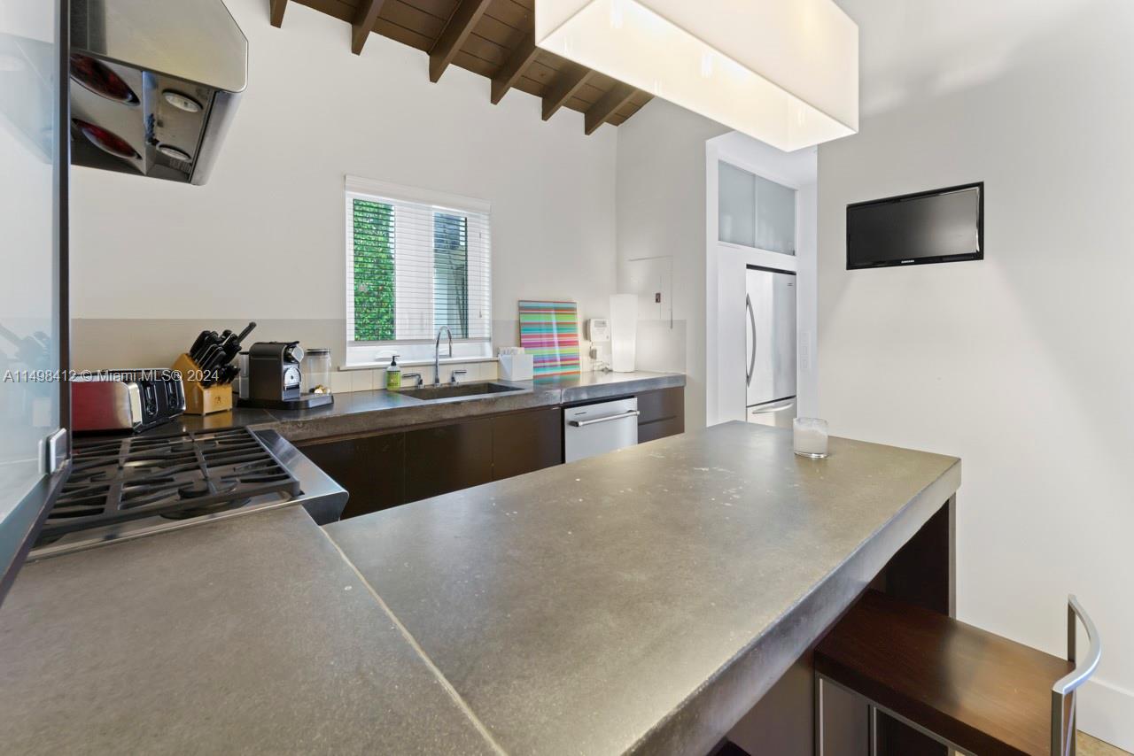 729 Espanola Way, Miami Beach, Florida 33139, 4 Bedrooms Bedrooms, ,4 BathroomsBathrooms,Residential,For Sale,729 Espanola Way,A11498412