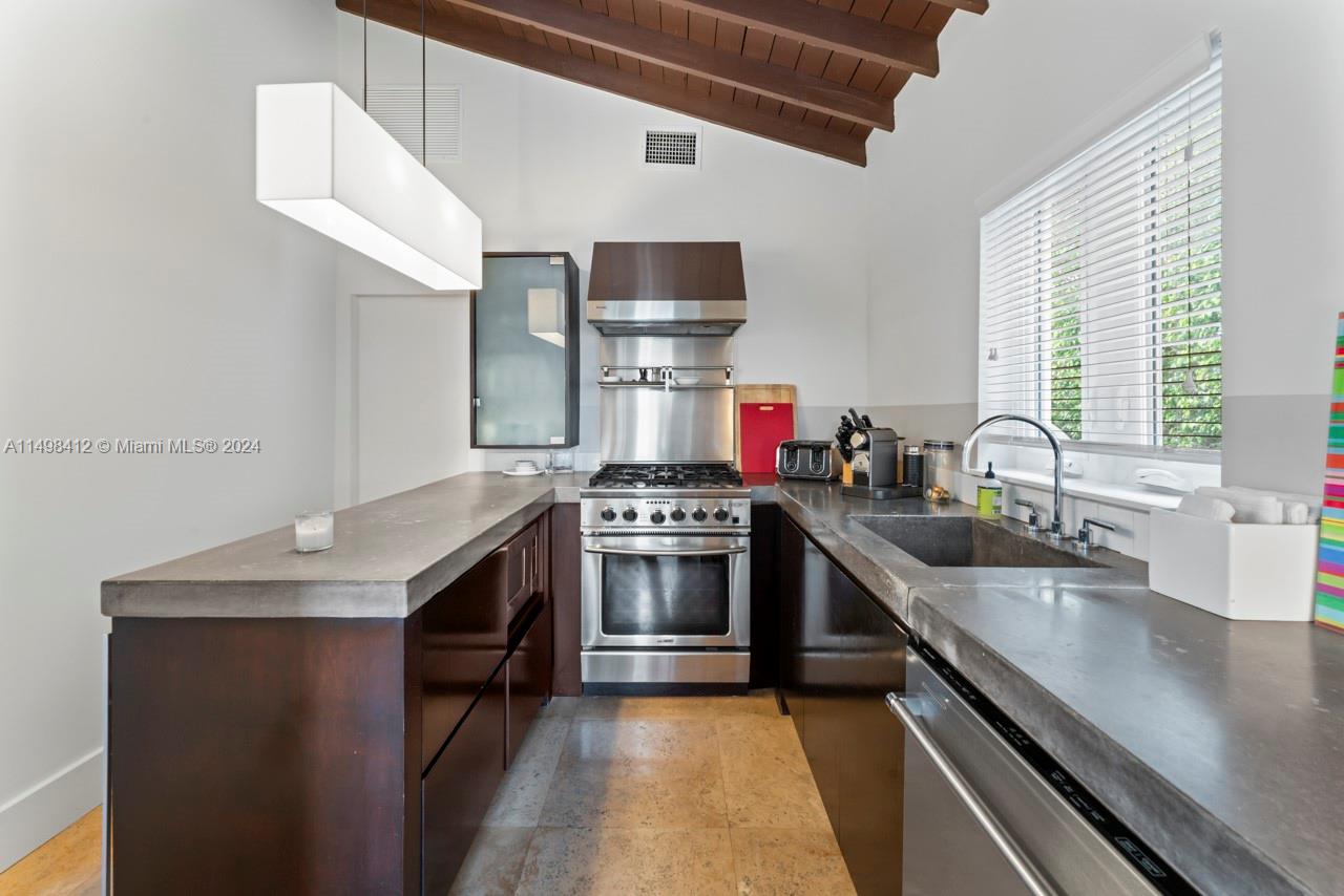 729 Espanola Way, Miami Beach, Florida 33139, 4 Bedrooms Bedrooms, ,4 BathroomsBathrooms,Residential,For Sale,729 Espanola Way,A11498412