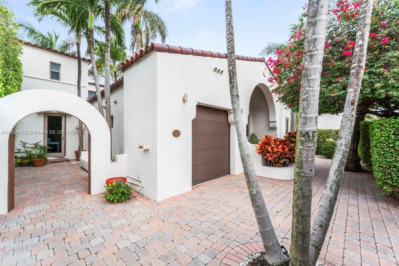 729 Espanola Way, Miami Beach, Florida 33139, 4 Bedrooms Bedrooms, ,4 BathroomsBathrooms,Residential,For Sale,729 Espanola Way,A11498412