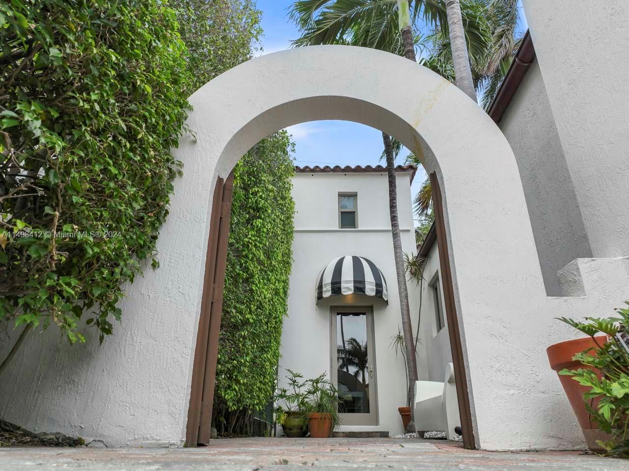 729 Espanola Way, Miami Beach, Florida 33139, 4 Bedrooms Bedrooms, ,4 BathroomsBathrooms,Residential,For Sale,729 Espanola Way,A11498412