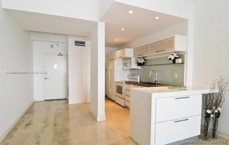 1000 West Ave PH-05, Miami Beach, Florida 33139, 1 Bedroom Bedrooms, ,1 BathroomBathrooms,Residentiallease,For Rent,1000 West Ave PH-05,A11502367