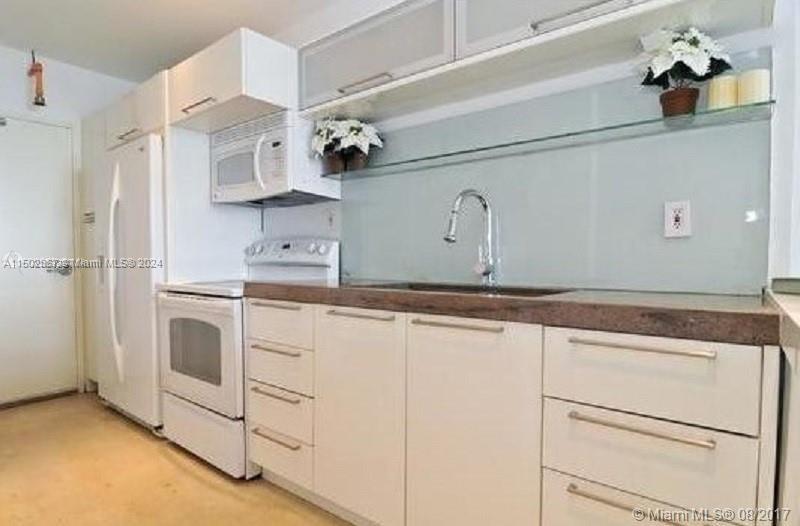 1000 West Ave PH-05, Miami Beach, Florida 33139, 1 Bedroom Bedrooms, ,1 BathroomBathrooms,Residentiallease,For Rent,1000 West Ave PH-05,A11502367