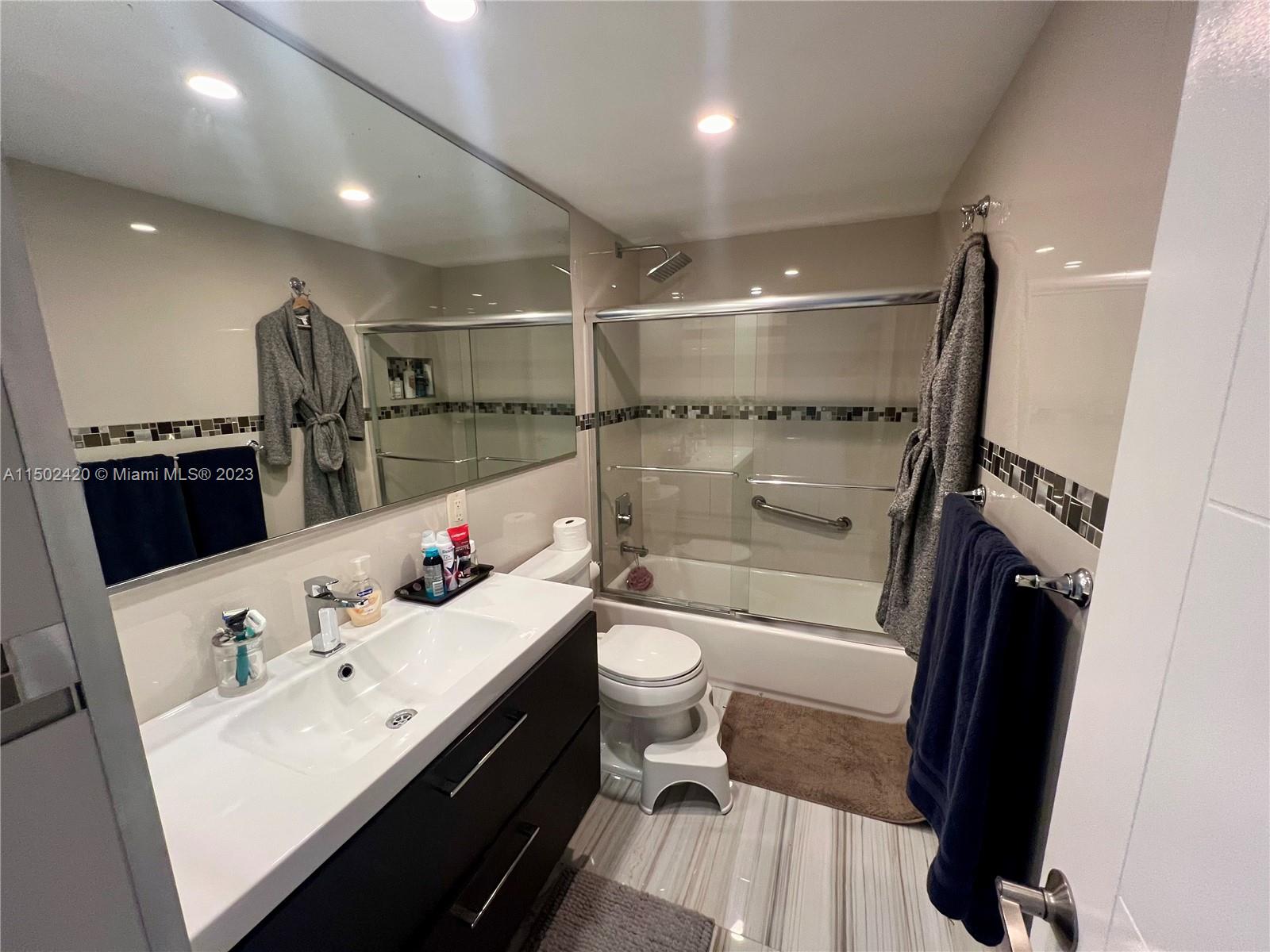 19370 Collins Ave 426, Sunny Isles Beach, Florida 33160, 3 Bedrooms Bedrooms, ,2 BathroomsBathrooms,Residential,For Sale,19370 Collins Ave 426,A11502420